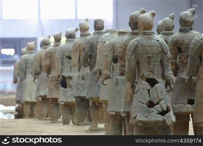 Statues of terracotta soldiers in a row, Xi&acute;an, Shaanxi Province, China
