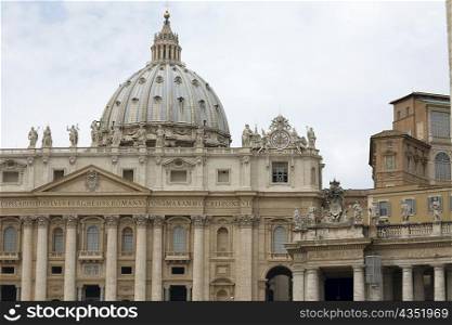 Statues on the wall of a church, St. Peter&acute;s Square, St. Peter&acute;s Basilica, Vatican, Rome, Italy