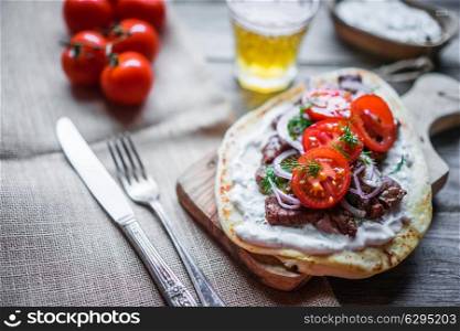 Steak sandwich with vegetables