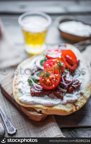 Steak sandwich with vegetables