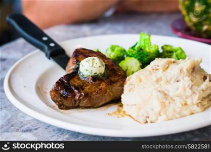 Steak with mashed potatoes and broccoli
