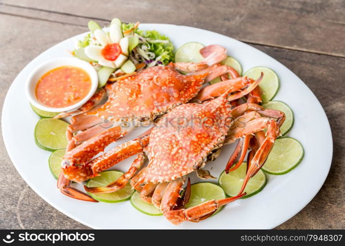 steam red crab with lemon lime and spicy seafood sauce