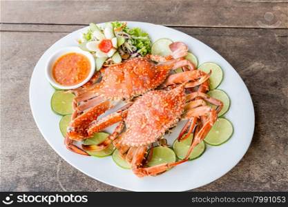 steam red crab with lemon lime and spicy seafood sauce
