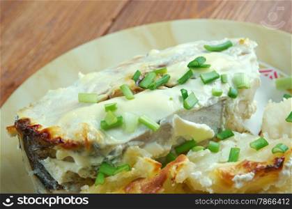 Stekt fisk - baked cod in sour cream and potatoes