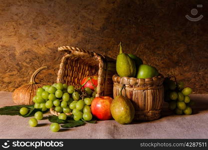 Still life with fruits placed in a basket made ??of natural materials.