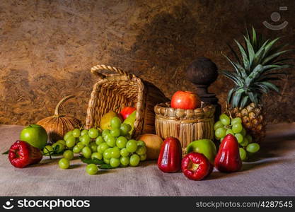 Still life with fruits placed in a basket made ??of natural materials.