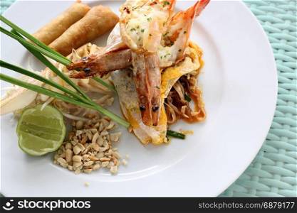 stir-fried noodles with shrimp or pad thai