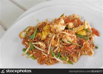 stir-fried noodles with shrimp or pad thai