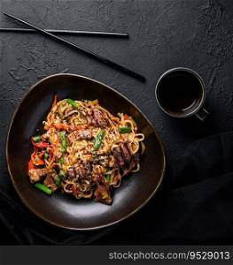 Stir fry noodles with vegetables and beef