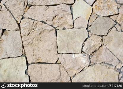 stone retaining wall with various size geometric stones
