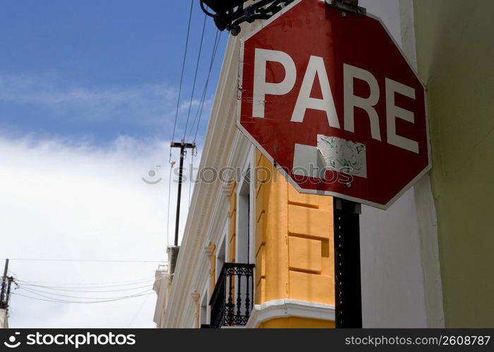 Stop sign, Spanish