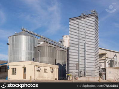 Storage facility cereals and production of biogas; silos and drying towers