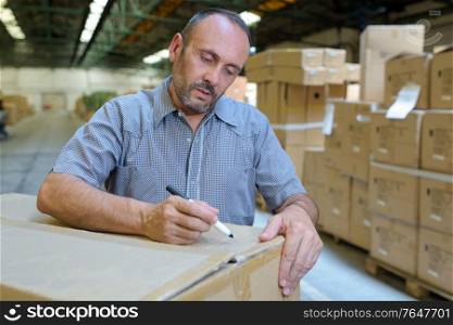 storeman marking box with permanent marker pen