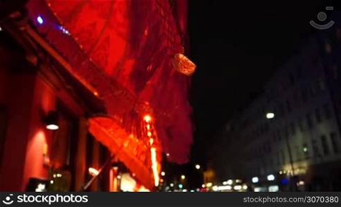 Stra?enszene im Berliner Bezirk Kreuzberg nachts, bekannt fur seine studentische und multikulturelle Szene