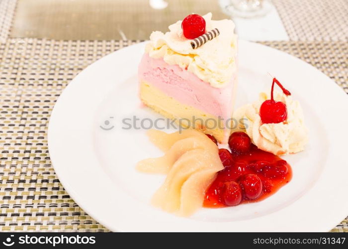Strawberry Ice cream cake with fruit