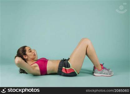 strong woman training abdominals