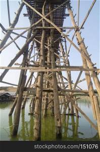 structure of longest wooden bridge in old image