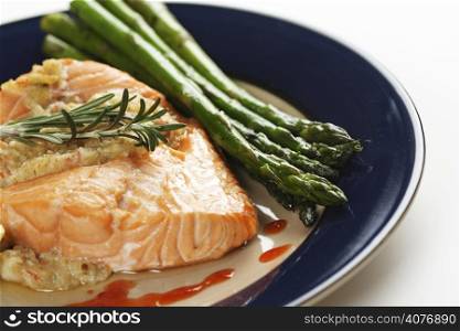 Stuffed salmon with asparagus on the side