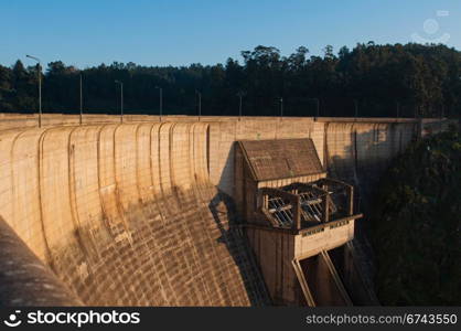 stunning Castelo de Bode Dam in Tomar, Portugal (sunset picture)