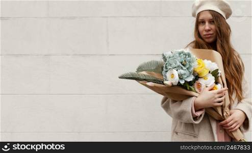 stylish woman outdoors holding bouquet flowers spring with copy space