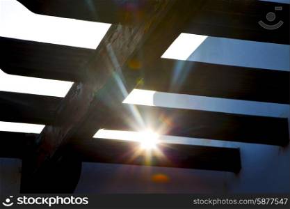 , Sun rays through the beams