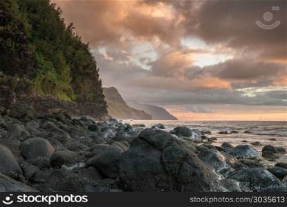 Sunset along Na Pali coast from Ke&rsquo;e Beach. Sun setting over the receding headlands of the Na Pali coast from Ke&rsquo;e Beach on north of Kauai, Hawaii. Sunset along Na Pali coast from Ke&rsquo;e Beach