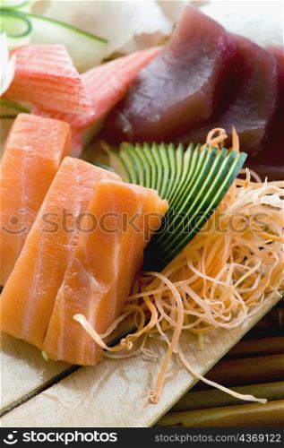 Sushi with vegetables served in a plate