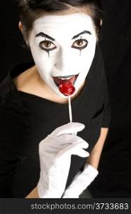 Sweetoothed Mime in Whiteface Tastes Sucker