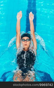 Swimmer starting race