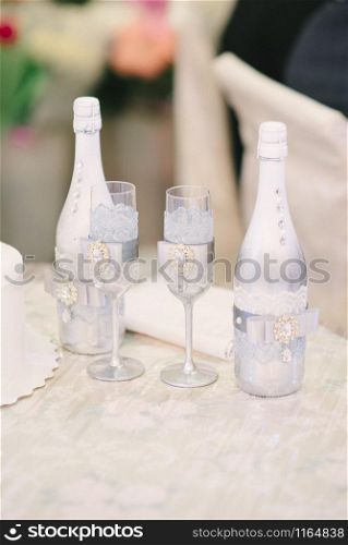 Table decoration on the wedding day.. Festive wedding table setting.Table decoration on the wedding day
