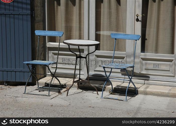 Table outside a restaurant on a sunny patio