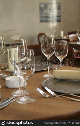 Table setting in a restaurant (shallow DOF)