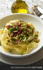 tagliatelle with fresh peas and diced ham