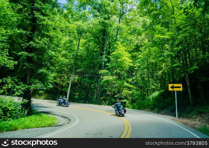 tail of the dragon scenic road in great smoky mountains