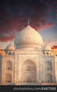 Taj Mahal . white marble mausoleum on the south bank of the Yamuna river in the Indian city of Agra, Uttar Pradesh.