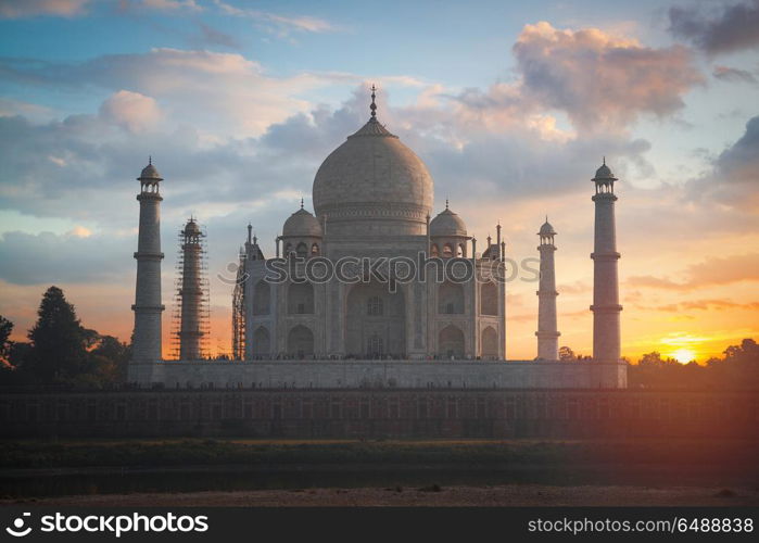 Taj Mahal . white marble mausoleum on the south bank of the Yamuna river in the Indian city of Agra, Uttar Pradesh.. Taj Mahal