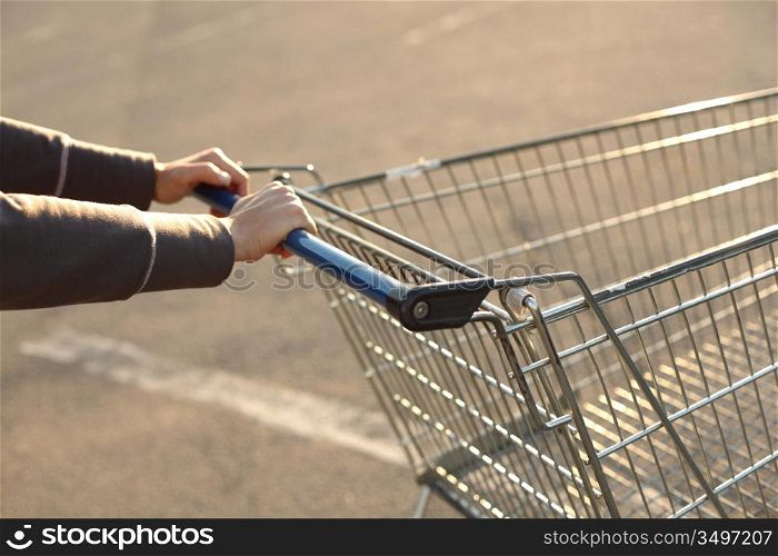 take cart in hands go shoping