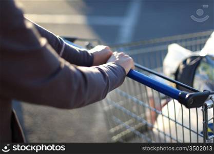 take cart in hands go shoping
