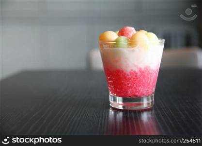 Tapioca pearl pudding with fruits