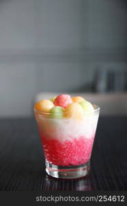 Tapioca pearl pudding with fruits