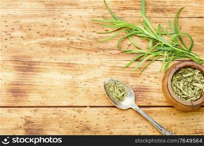 Tarragon or estragon.Artemisia dracunculus.Fresh and dry tarragon herb.Copy space. Estragon fresh and dried