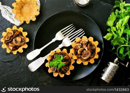 tartalets with fried mushrooms, fried mushrooms in tartalets