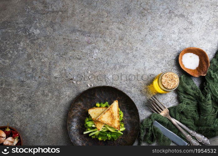 tartare with avocado, spring onion,tomato and crouton