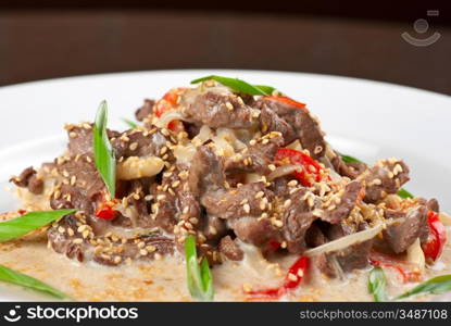 tasty dish of sliced beef roasted with vegetables