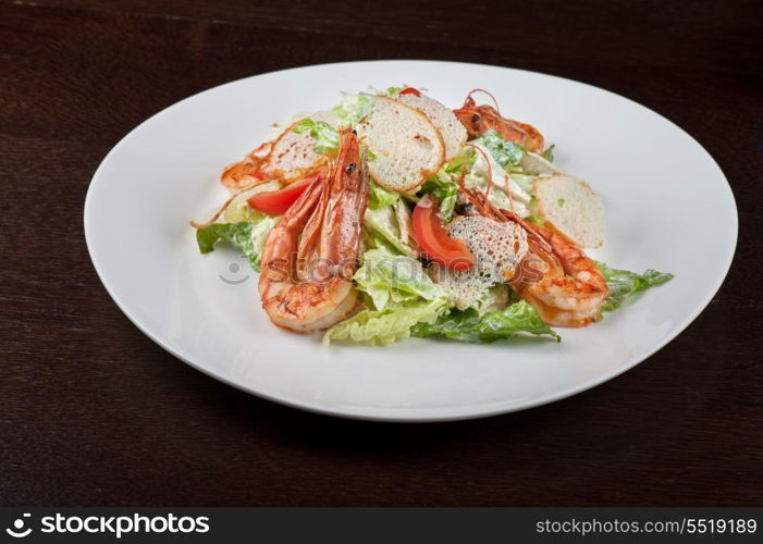 Tasty shrimp salad with vegetables