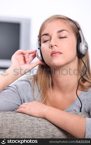 teenager listening to music