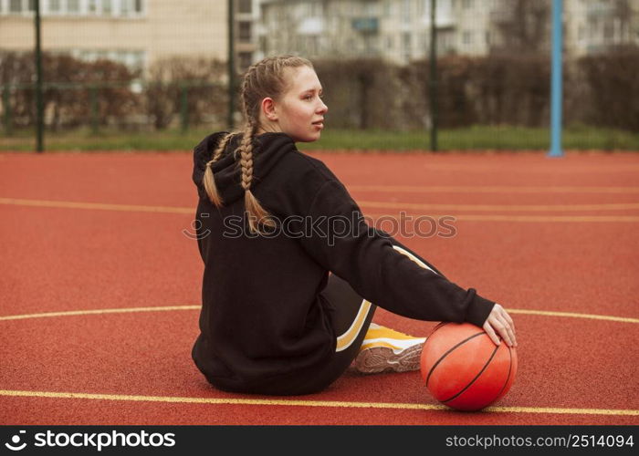 teenagers posing basketball field