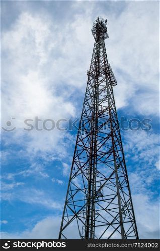 Telecommunications antenna mast height of telecommunications signaling.