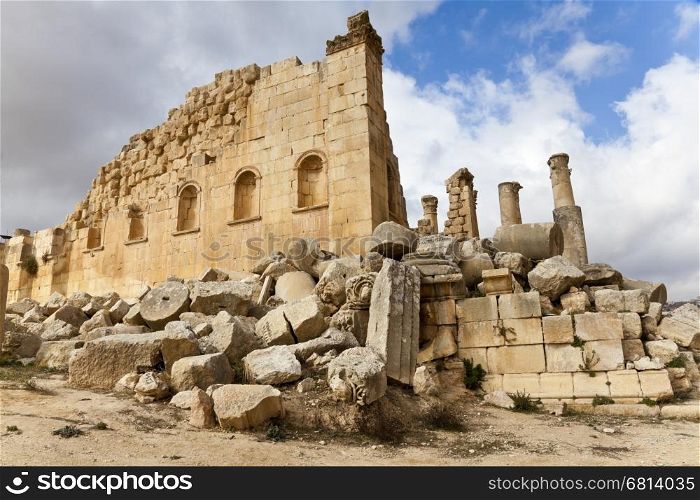 Temple of Zeus in ancient city of Jerash, Jordan
