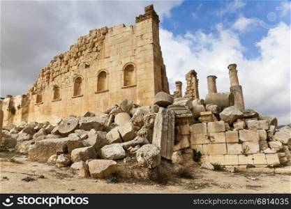 Temple of Zeus in ancient city of Jerash, Jordan